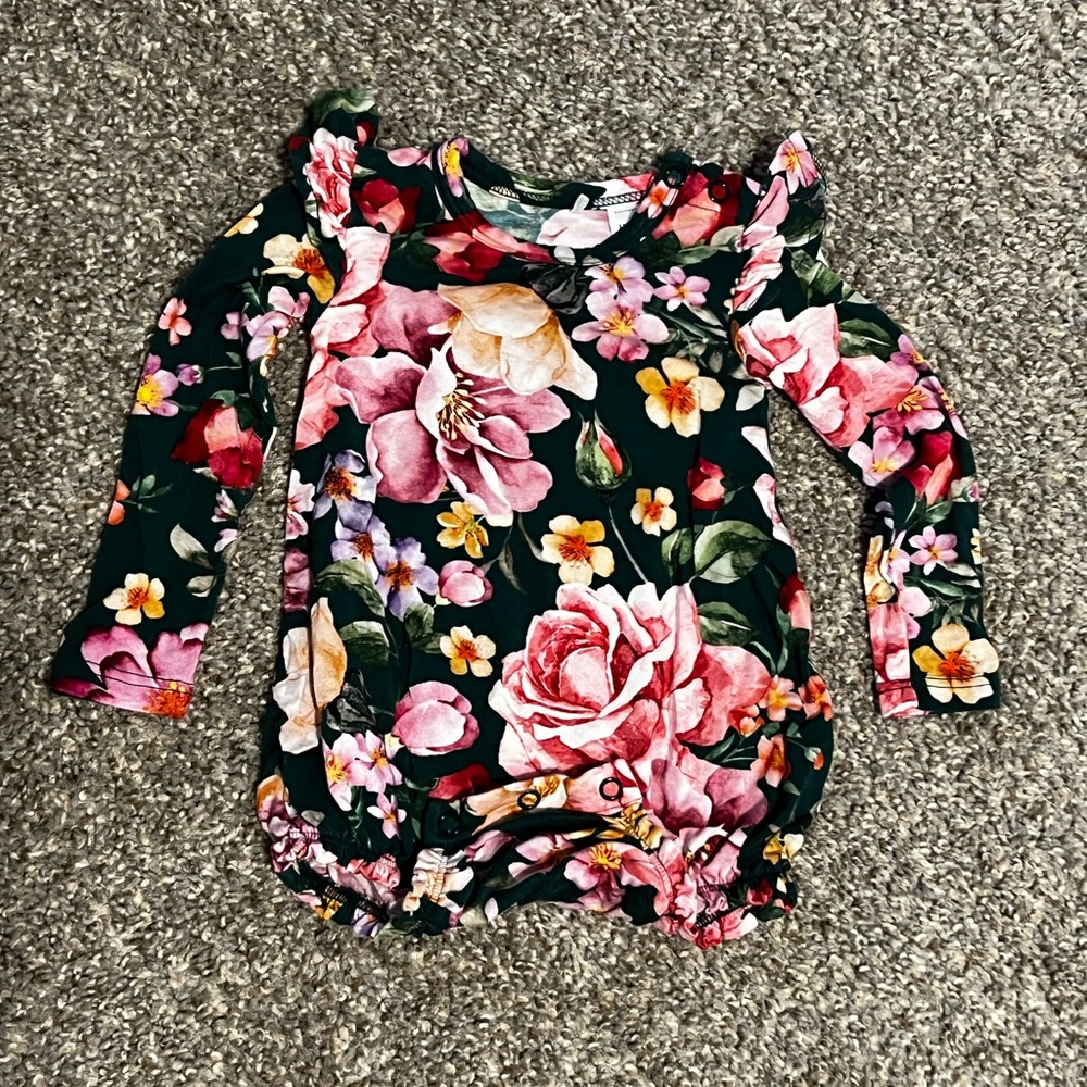 Posh Peanut 0-3 Month long sleeve bubble romper